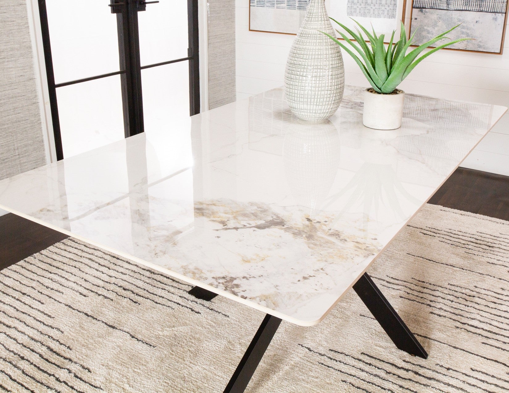 Nero Chanal Gold Table