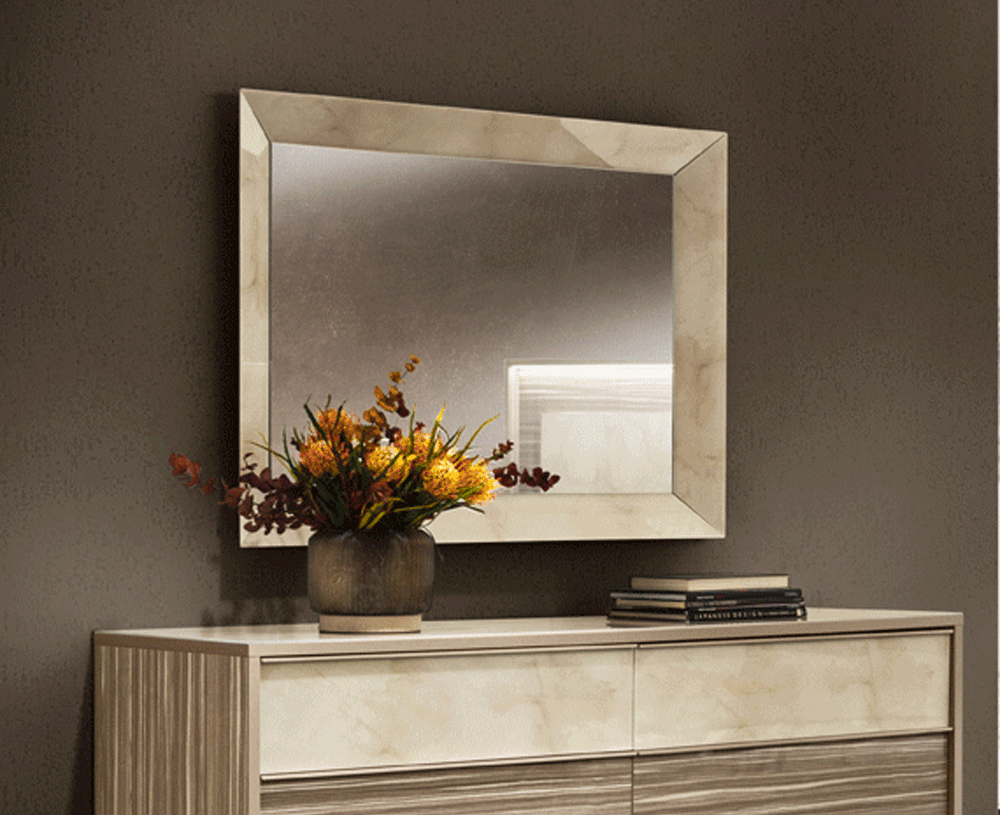 Luce Mirror